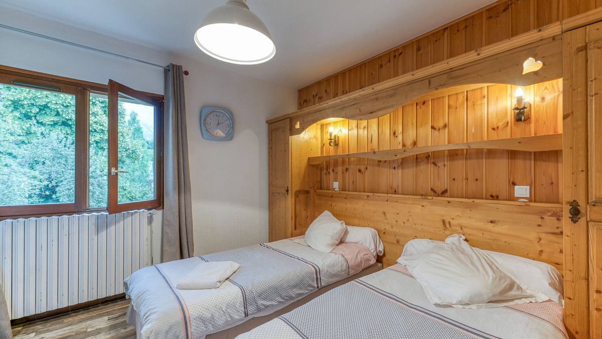 Oz Apartment | Room 'Chambre 2' with Mountain View and Balcony