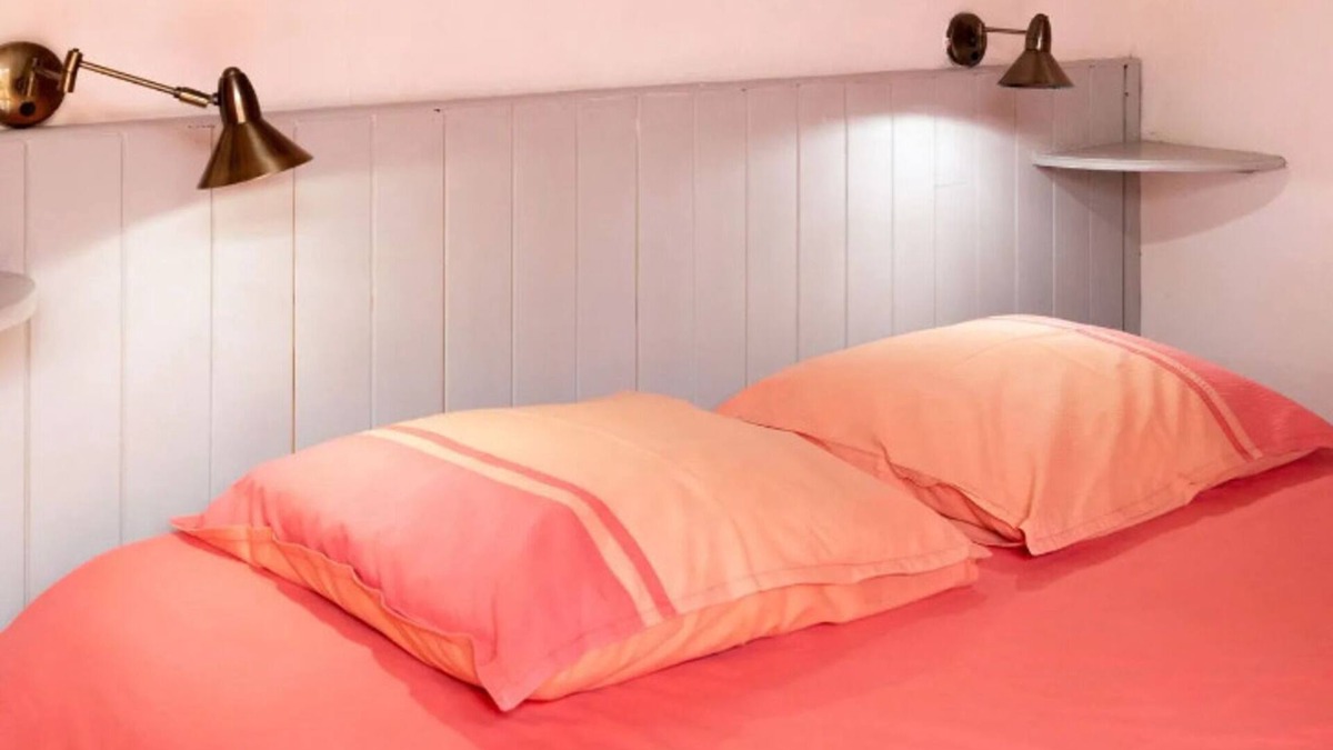 L'Epine Apartment | Room 'Cytise' with Private Terrace, Shared Garden and Wi-Fi