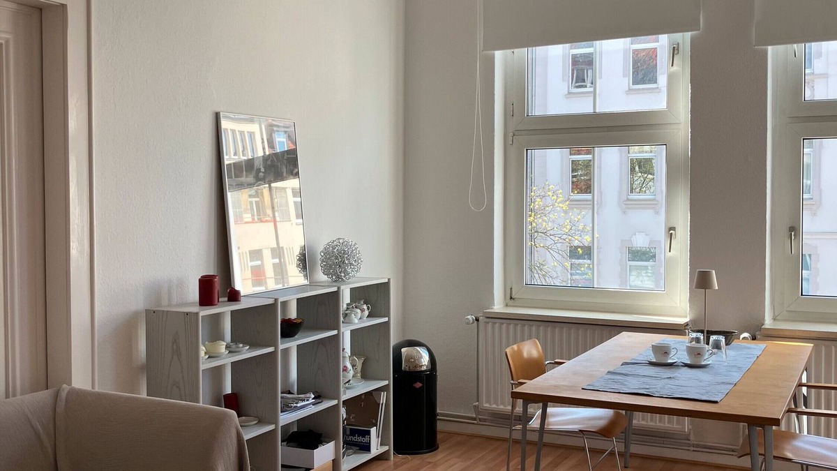 Vahrenwald Apartment | Room 'Das Weiße Zimmer Spezial H' with Balcony and Wi-Fi
