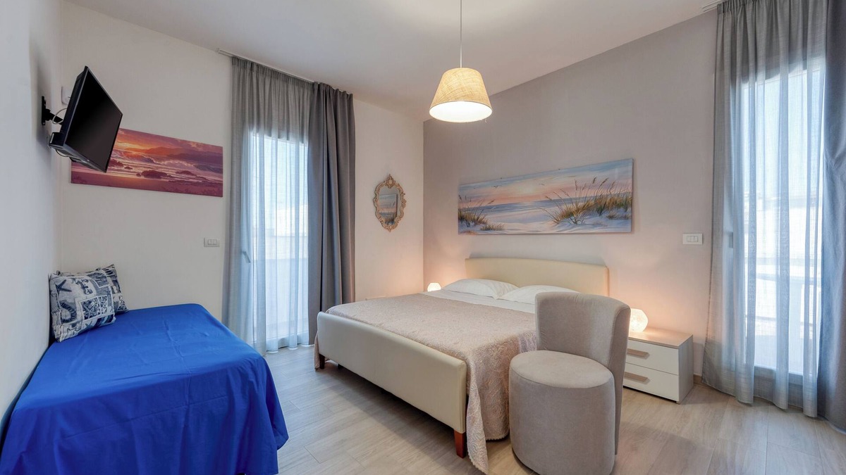Squinzano Apartment | Room 'Donna Riccia' with Shared Terrace, Wi-Fi and Air Conditioning