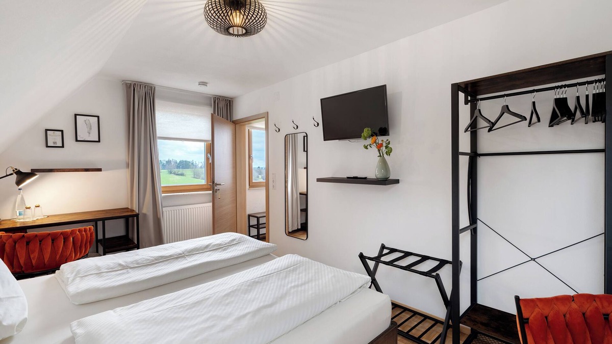 Hallwangen Apartment | Room 'Doppelzimmer 6 Premium' with Shared Terrace, Shared Garden and Wi-Fi