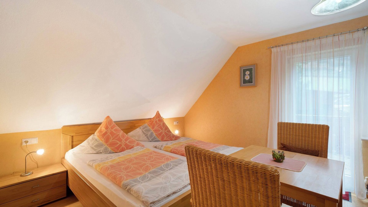Elzach Apartment | Room 'Doppelzimmer Gänseblümchen' with Private Terrace, Shared Garden and Wi-Fi