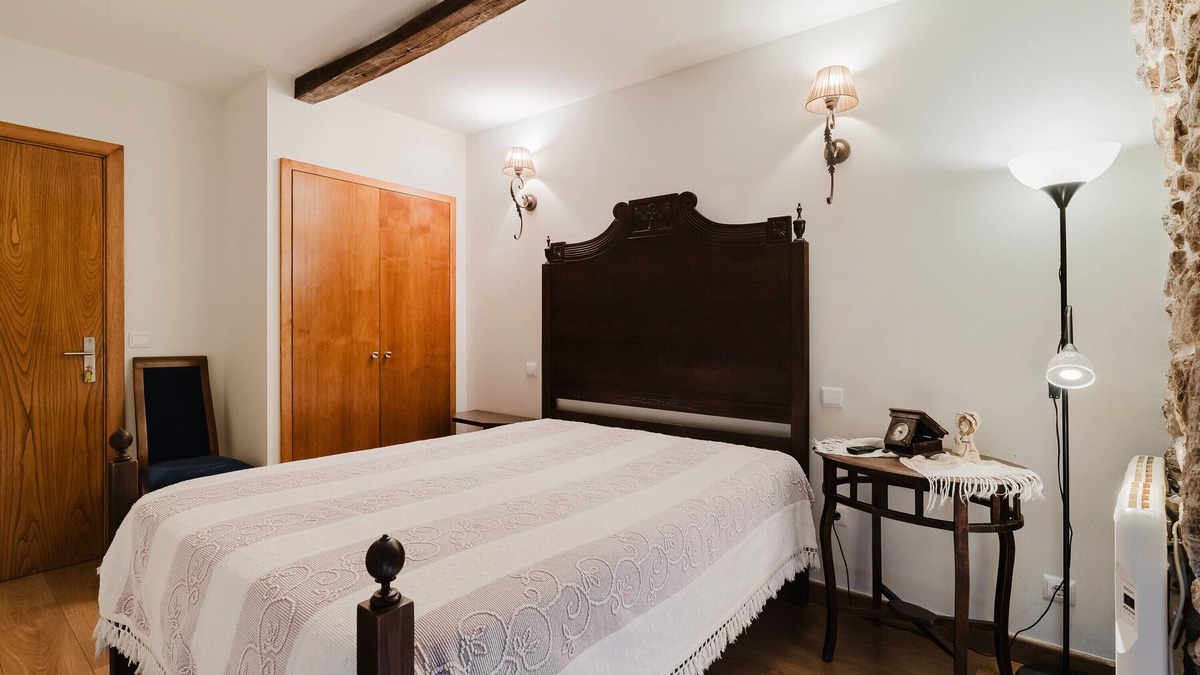 Montalegre Apartment | Room 'Duplo - 3' with Shared Terrace and Wi-Fi