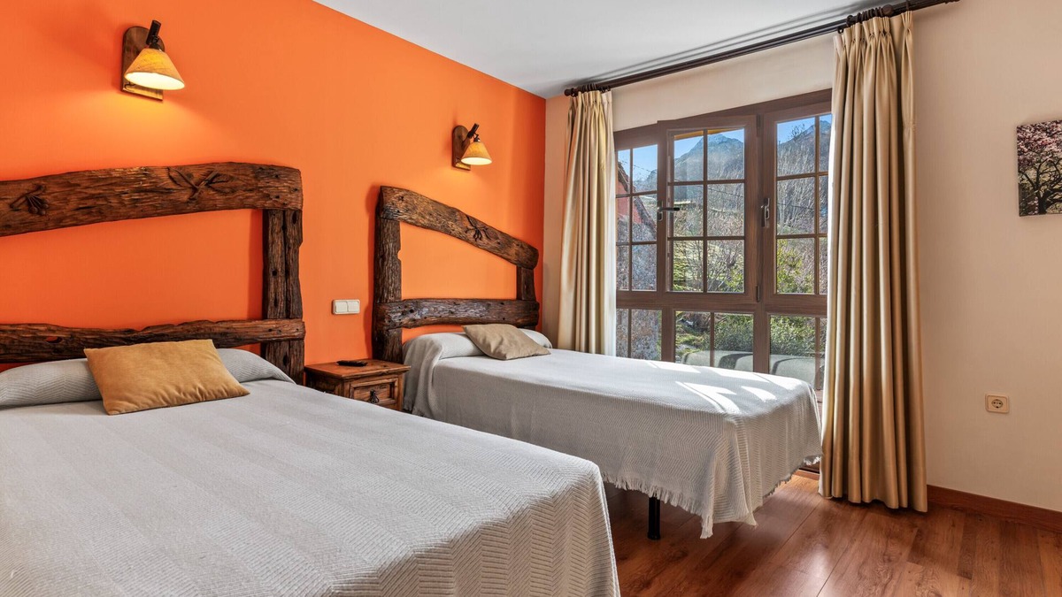 Gamonedo Apartment | Room 'El Cerezo' with Shared Pool, Shared Garden and Wi-Fi