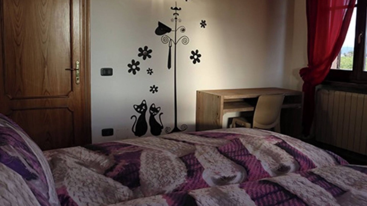 Montefalco Apartment | Room 'Esimio' with Shared Garden, Wi-Fi and Air Conditioning