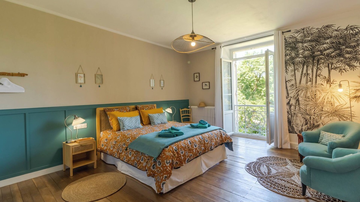 Savignac-les-Eglises Apartment | Room 'Exotique' with Shared Terrace, Shared Garden and Wi-Fi