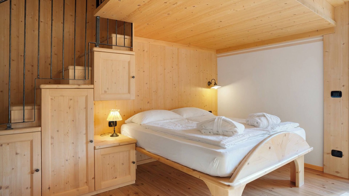 Roncegno Apartment | Room 'Faggio' with Mountain View, Private Garden and Balcony