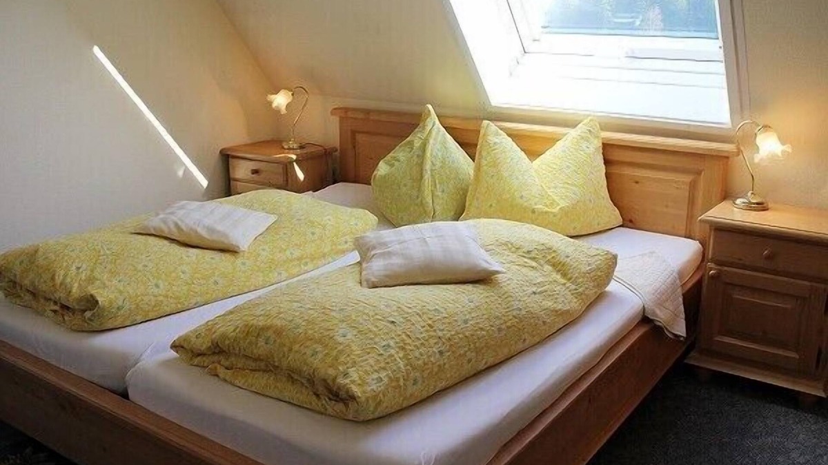 Hinterzarten Apartment | Room 'Familienzimmer' with Shared Terrace, Balcony and Wi-Fi
