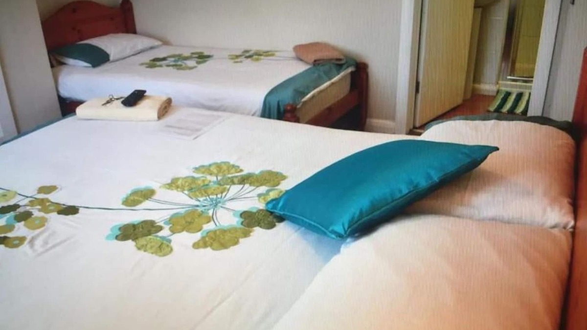 Harlington House | Room-family Room Sleeps 3 With 1 Double