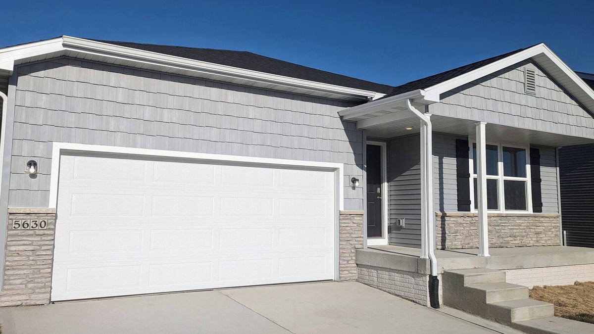 Altoona House | Room for 9. New modern and perfect location, close to I-80. Sparkling clean!