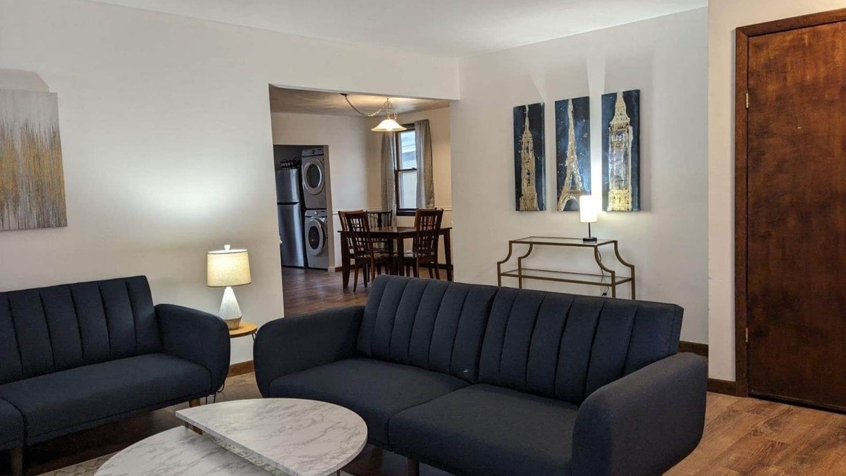 Seneca Falls House | Room for everyone in your group!