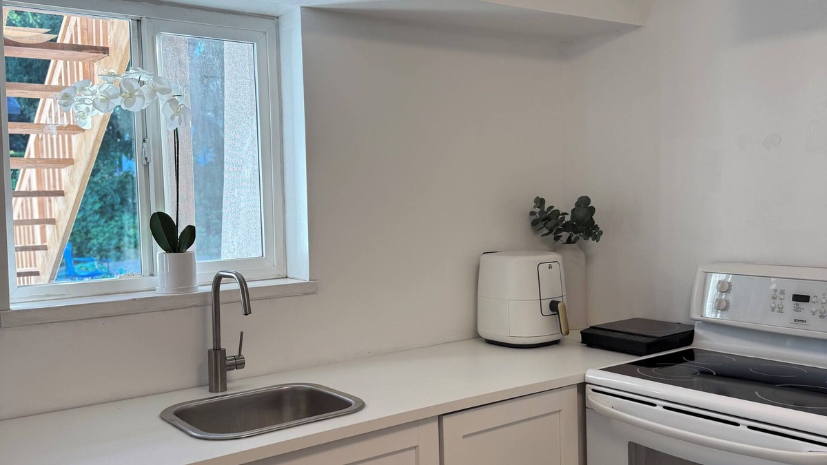 Sappertown Bed & Breakfast | Room for rent in Beautiful Neighbourhood - Brand New Recreation Center Nearby