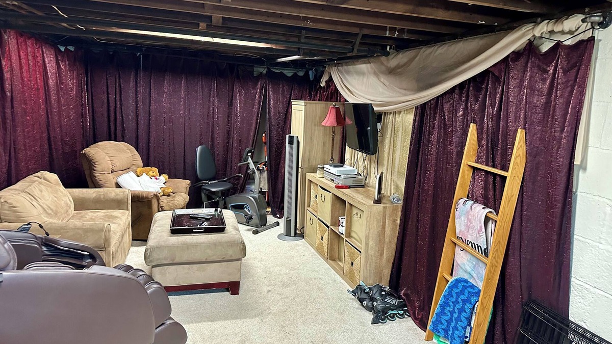 Latrobe House | Room for rent in Charming house with WiFi, fitness room in peaceful Latrobe