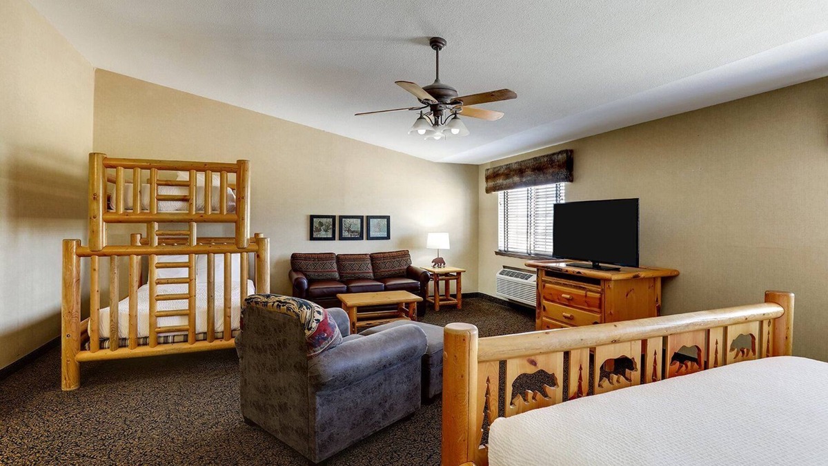 Columbia Hotel | Room for the Crew! Expanded King & Bunk Bed, Stoney Creek | 2 Units