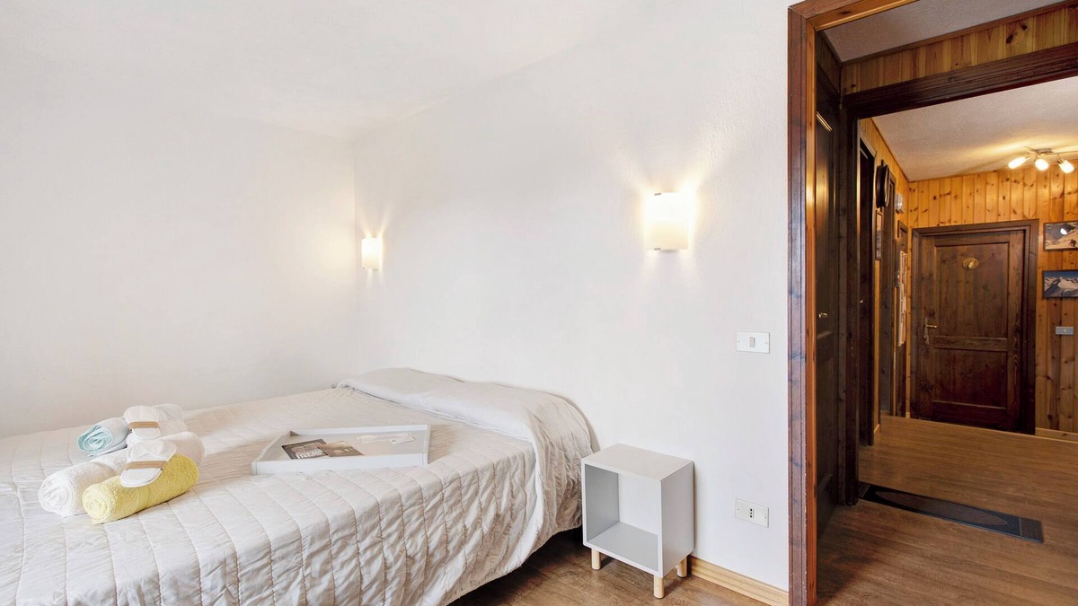 Saint-Pierre Apartment | Room 'Grolla' with Shared Terrace, Shared Garden and Wi-Fi