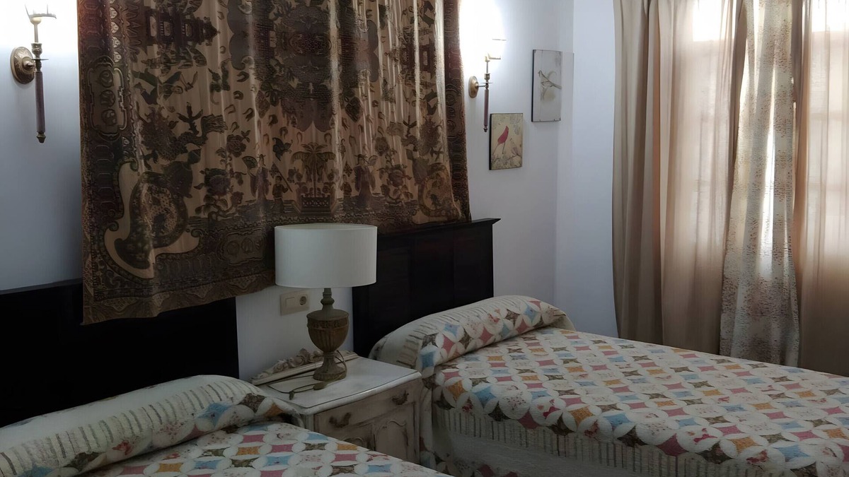 Villarrubia de Santiago Apartment | Room 'Habitación 3' with Private Garden, Wi-Fi and Air Conditioning