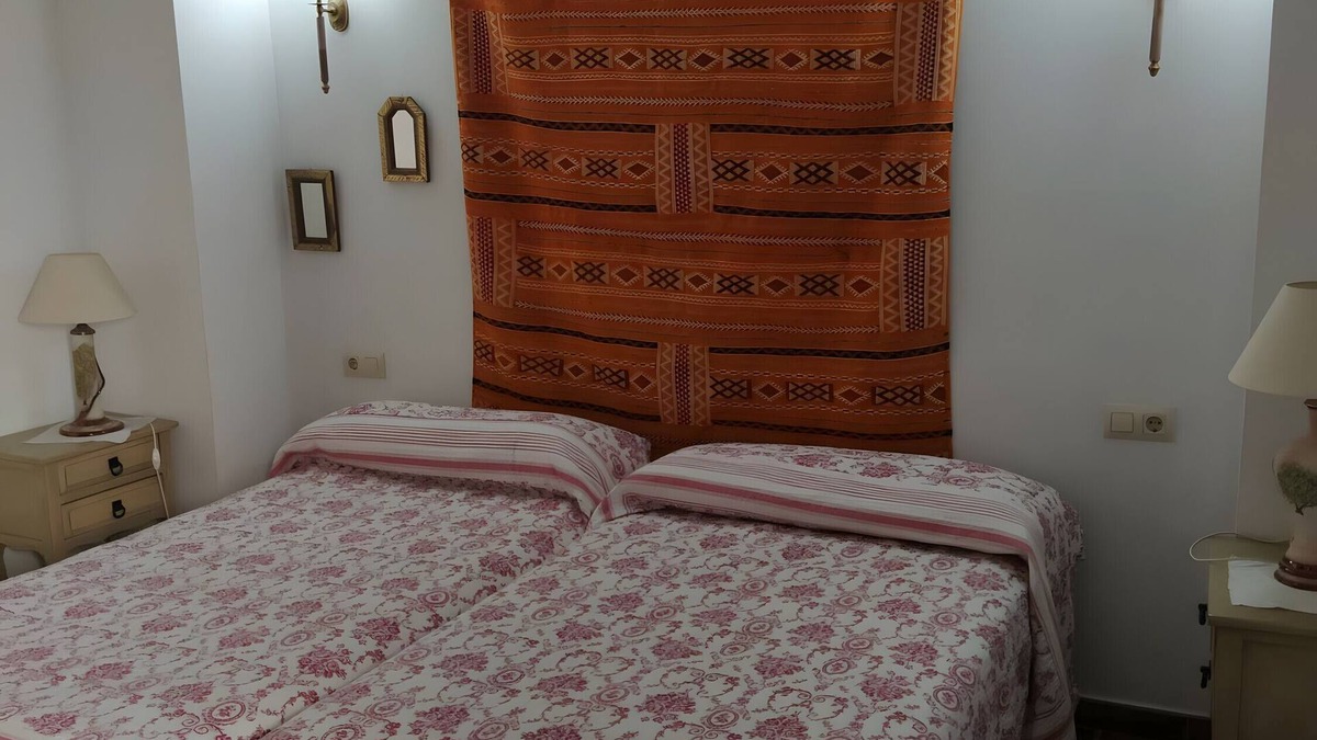 Villarrubia de Santiago Apartment | Room 'Habitación 6' with Private Garden, Wi-Fi and Air Conditioning