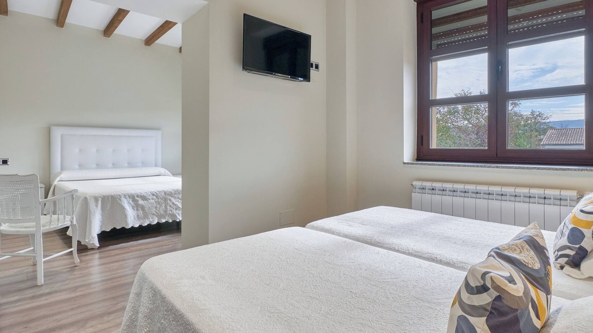 Ferreras de Abajo Apartment | Room 'Habitacion Familiar' with Shared Pool, Shared Terrace and Wi-Fi