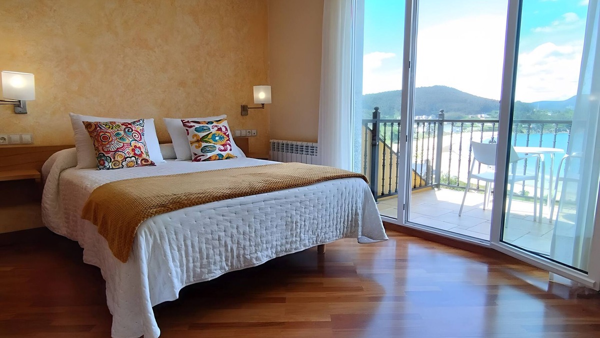 Faro Apartment | Room 'Habitacion 202' with Sea View, Shared Terrace and Wi-Fi
