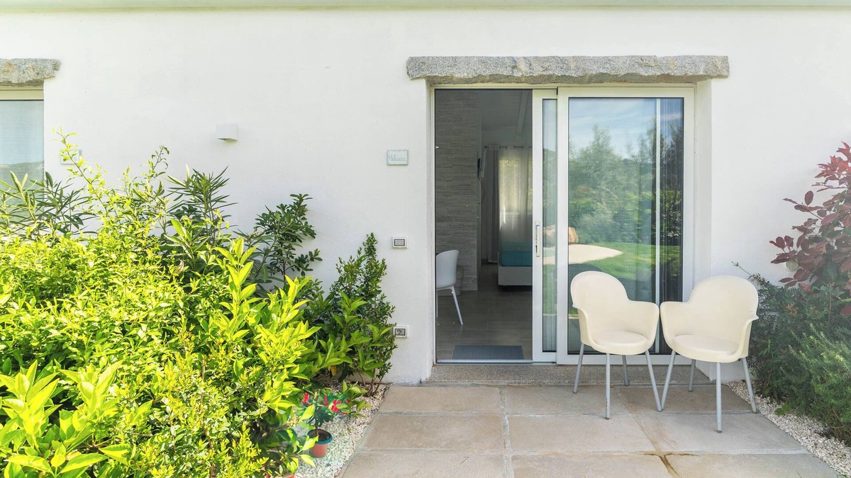 Su Canale Apartment | Room 'Hibiscus' with Mountain View, Wi-Fi and Air Conditioning