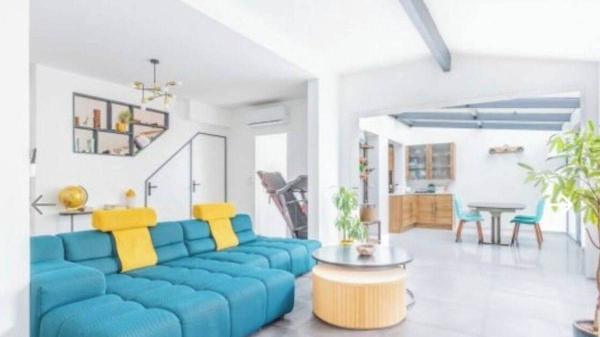 Port-Aviation Bed & Breakfast | Room in a pretty house