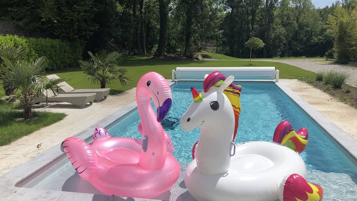 Beloeil Bed & Breakfast | Room in a splendid wooded property with a swimming pool, spa, park