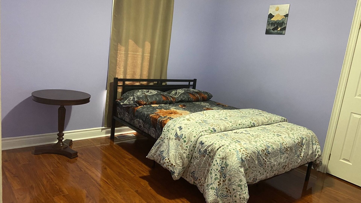 Brampton House | Room in Brampton (Room 3)