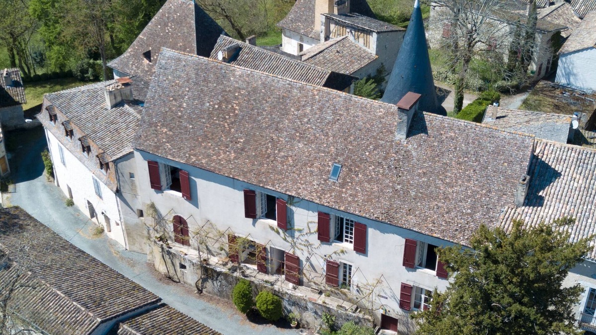 Cahuzac Bed & Breakfast | Room in Former Convent