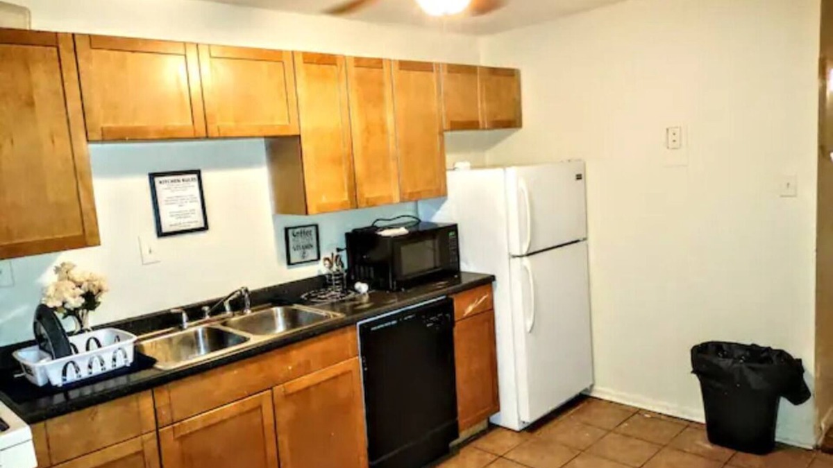Midtown-Edmondson House | Room in Guest Room - Twin Bunk-style Bedroom Close to Downtown