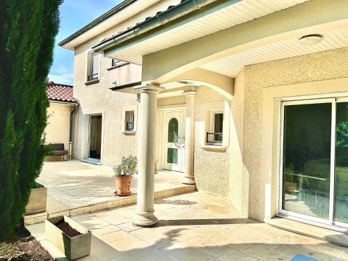 Villefontaine House | room in house
