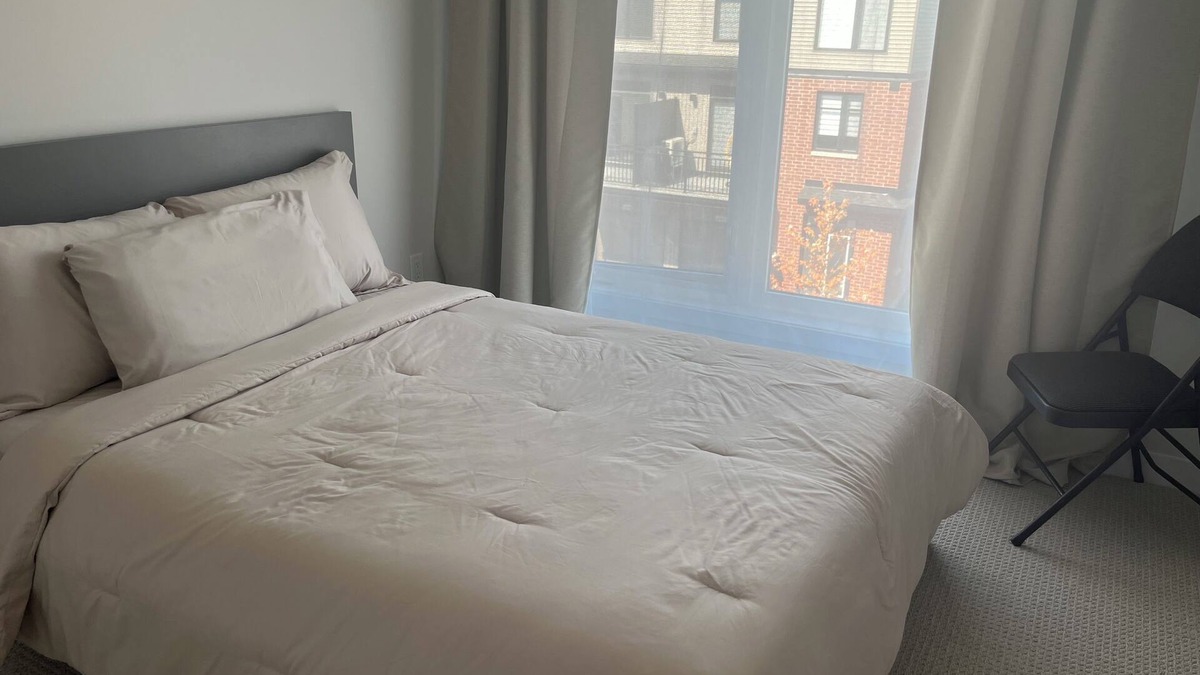 Ottawa Division House | Room in Ottawa close to the airport