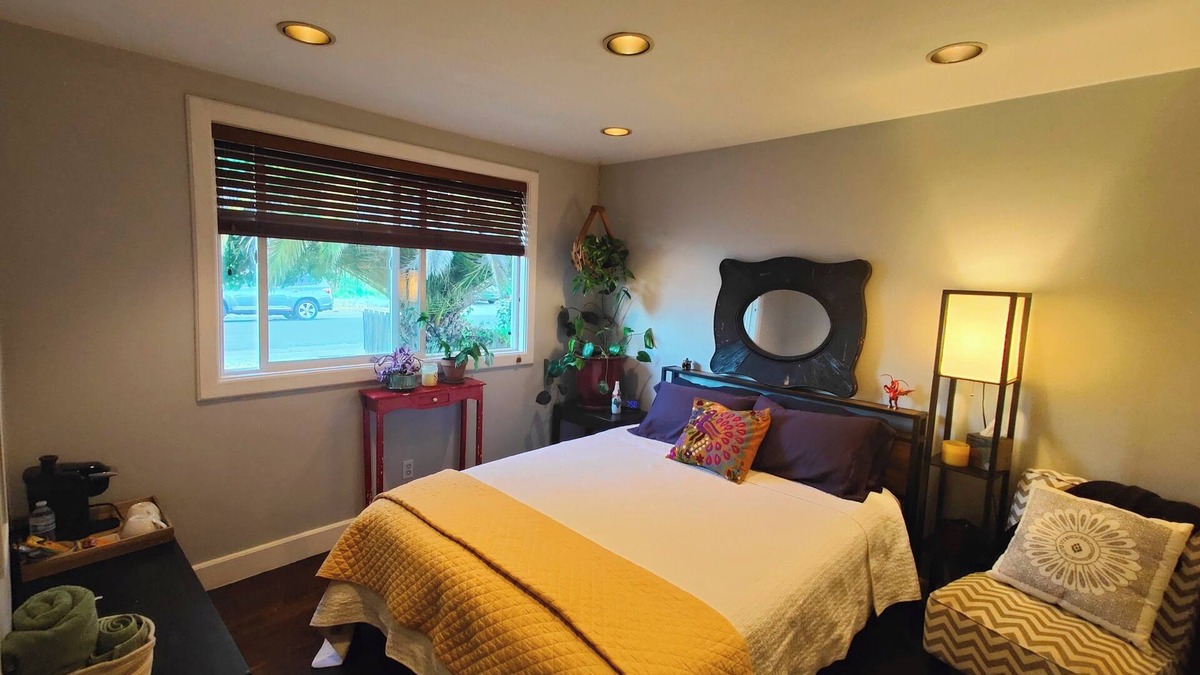 Southwestern Sacramento House | Room in vibrant home