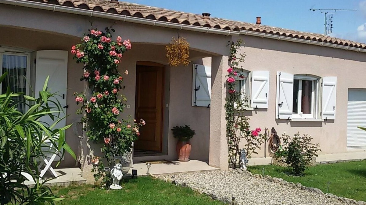 Limoux Cabin | Room in villa with pool