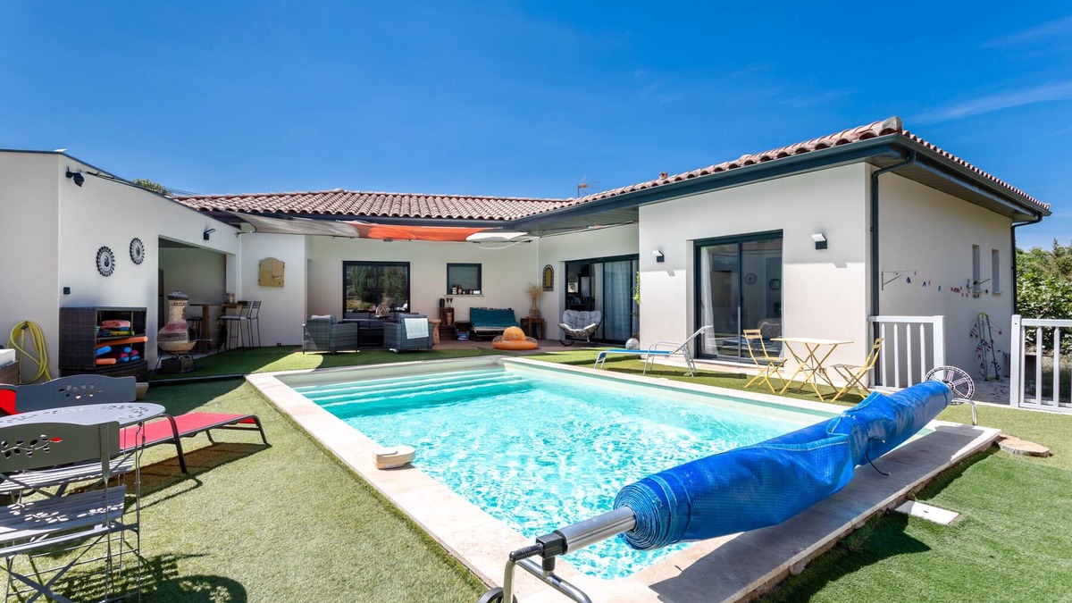 Treilles Apartment | Room 'La Catalane' with Shared Terrace, Shared Garden and Wi-Fi
