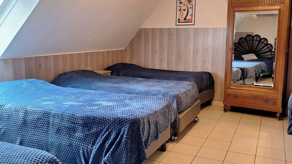 Fye Apartment | Room 'Le Meslay N°5 - Chambre 7 Pers' with Shared Terrace, Shared Garden and Wi-Fi