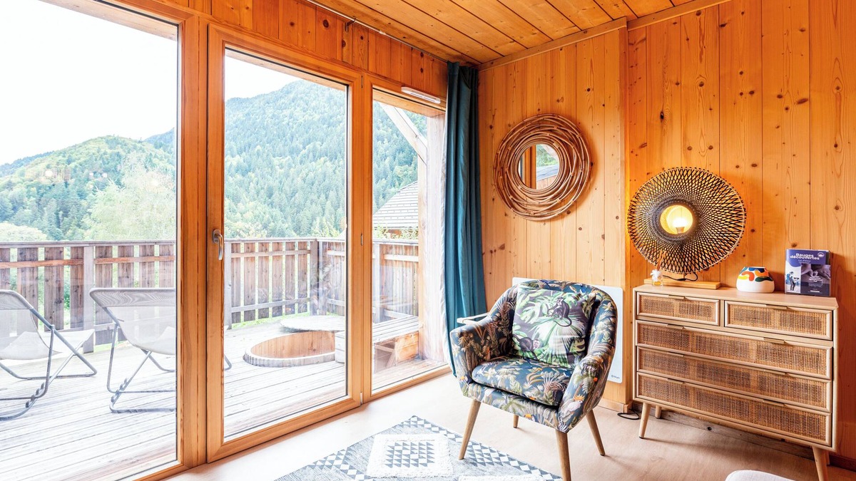 Aillon-le-Jerune Ski Chalet | Room 'Lodge Alchimie' with Mountain View and Private Terrace