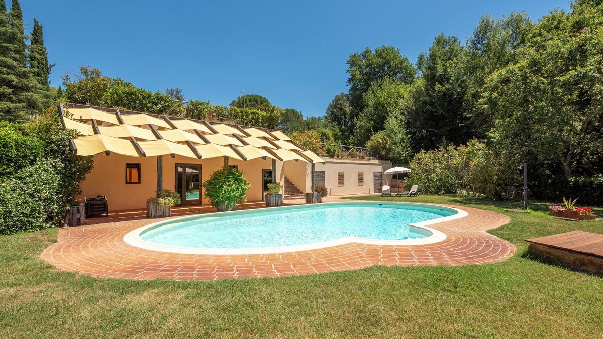 Monticiano Apartment | Room 'Marroneto - Suite' with Mountain View, Shared Pool and Wi-Fi