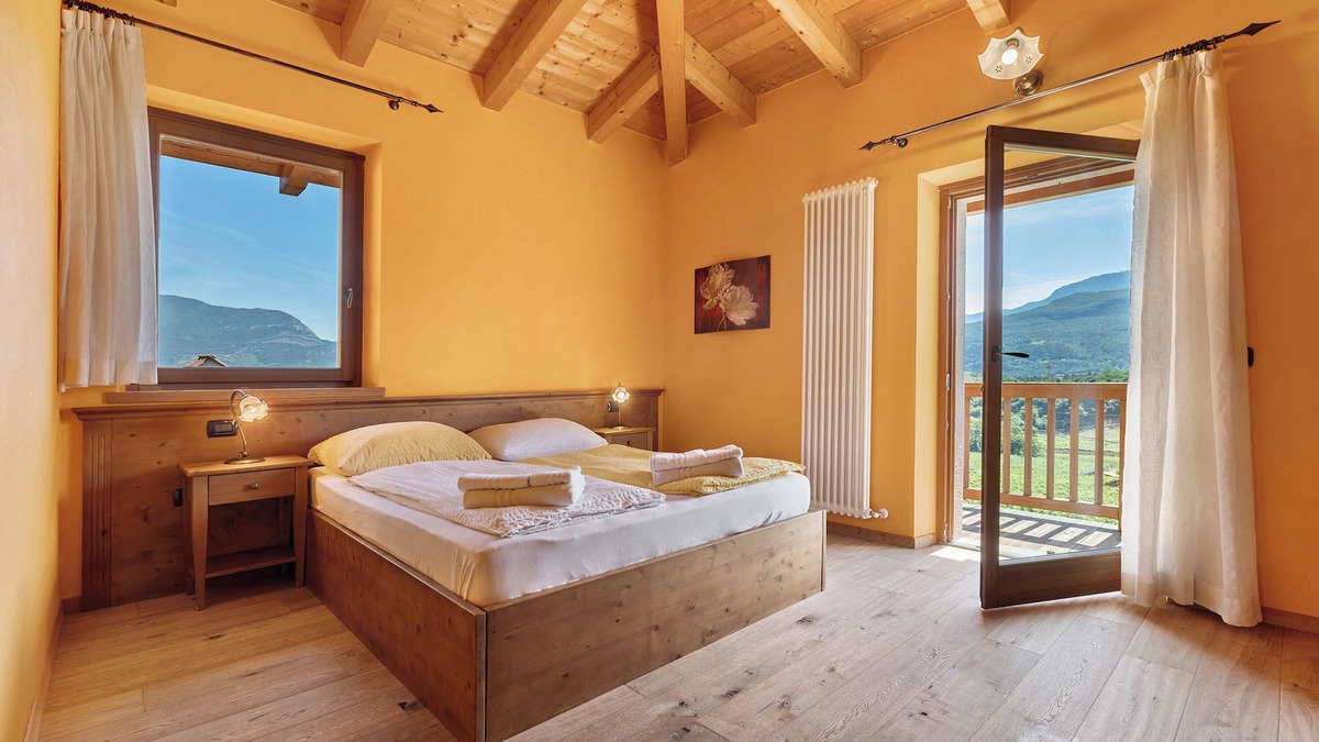 Isera Apartment | Room 'Maso Fiorini 8' with Mountain View, Wi-Fi and Air Conditioning