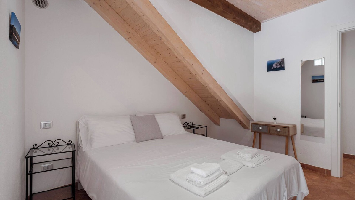 Borzonasca Apartment | Room 'Matrimoniale' with Balcony and Wi-Fi