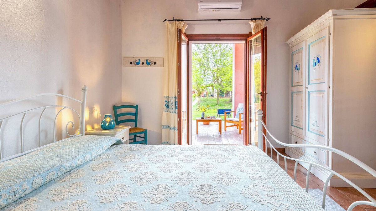 Santa Maria La Palma Apartment | Room 'Matrimoniale' with Private Terrace, Wi-Fi and Air Conditioning