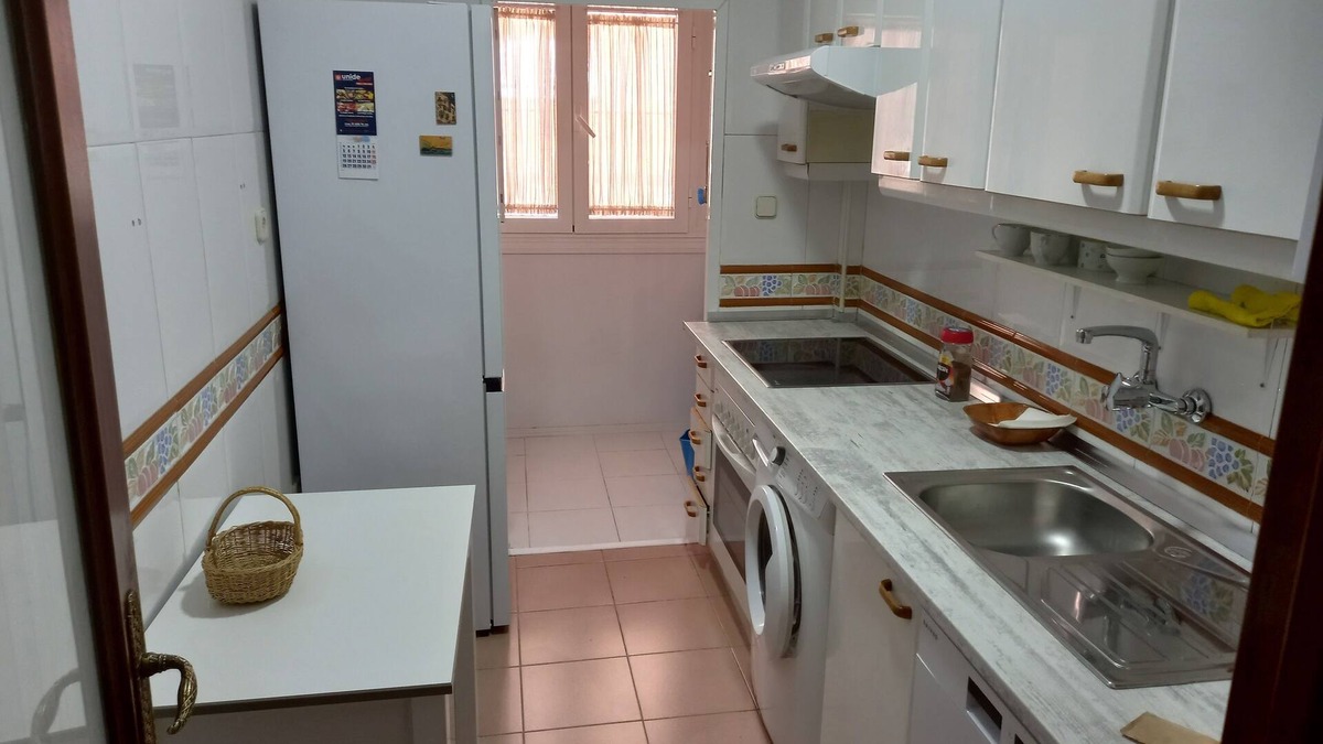 San Blas-Canillejas House | Room near Barajas airport