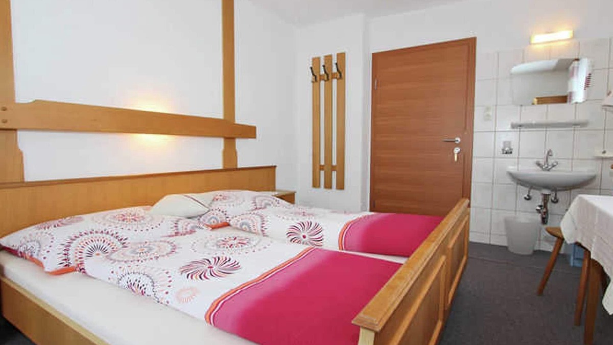 Tobadill Apartment | Room no. 4 double room (max. 3 persons) - Haus Mühlhof