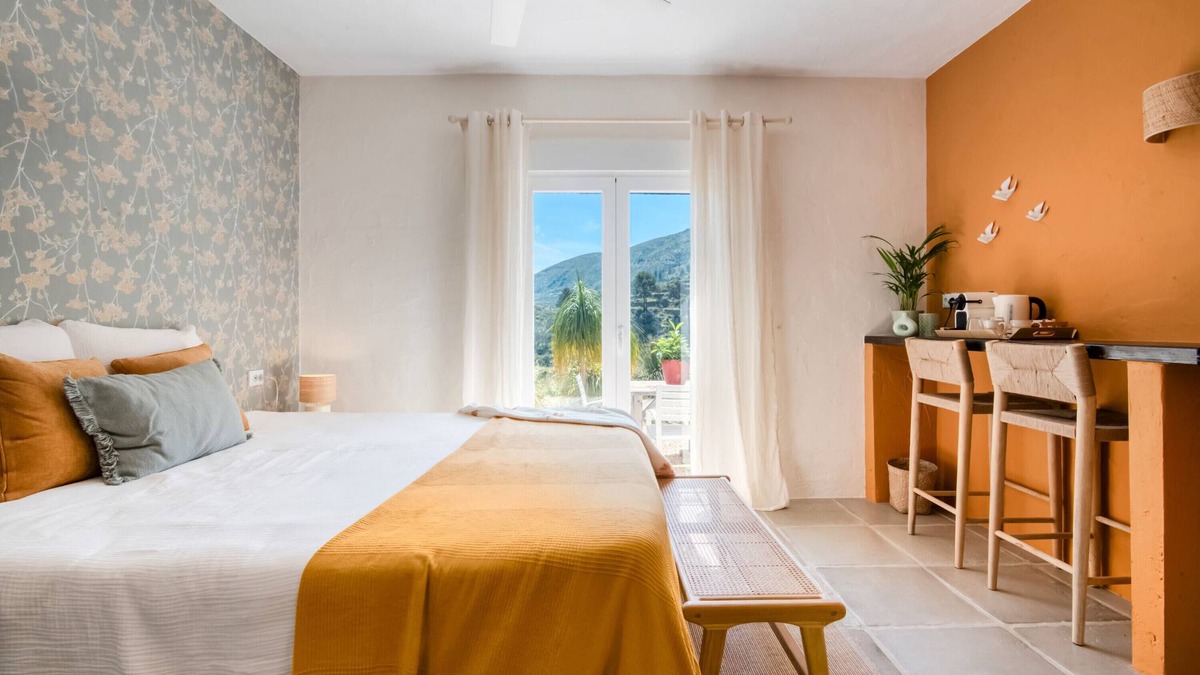 Adsubia Apartment | Room 'Ocre' with Mountain View, Wi-Fi and Air Conditioning