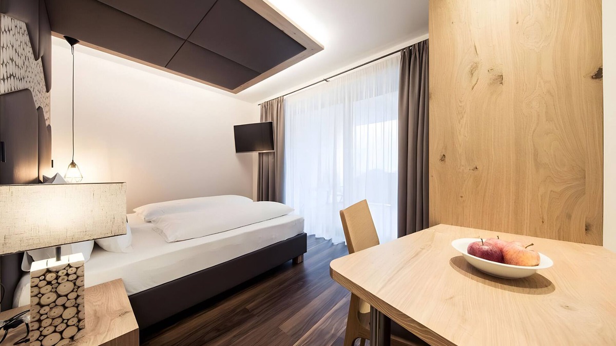 Plan Apartment | Room 'Panorama - Das Gästezimmer Lll' with Mountain View, Shared Terrace and Wi-Fi