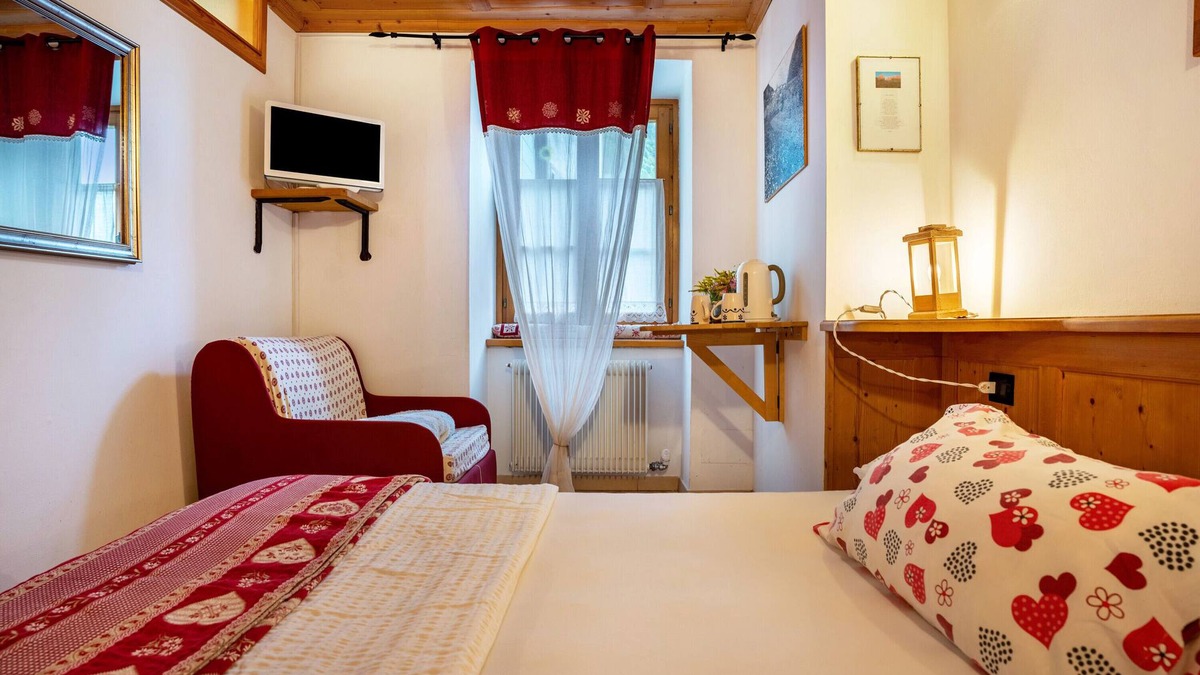 San Giacomo Apartment | Room 'Pedi' with Mountain View and Shared Garden