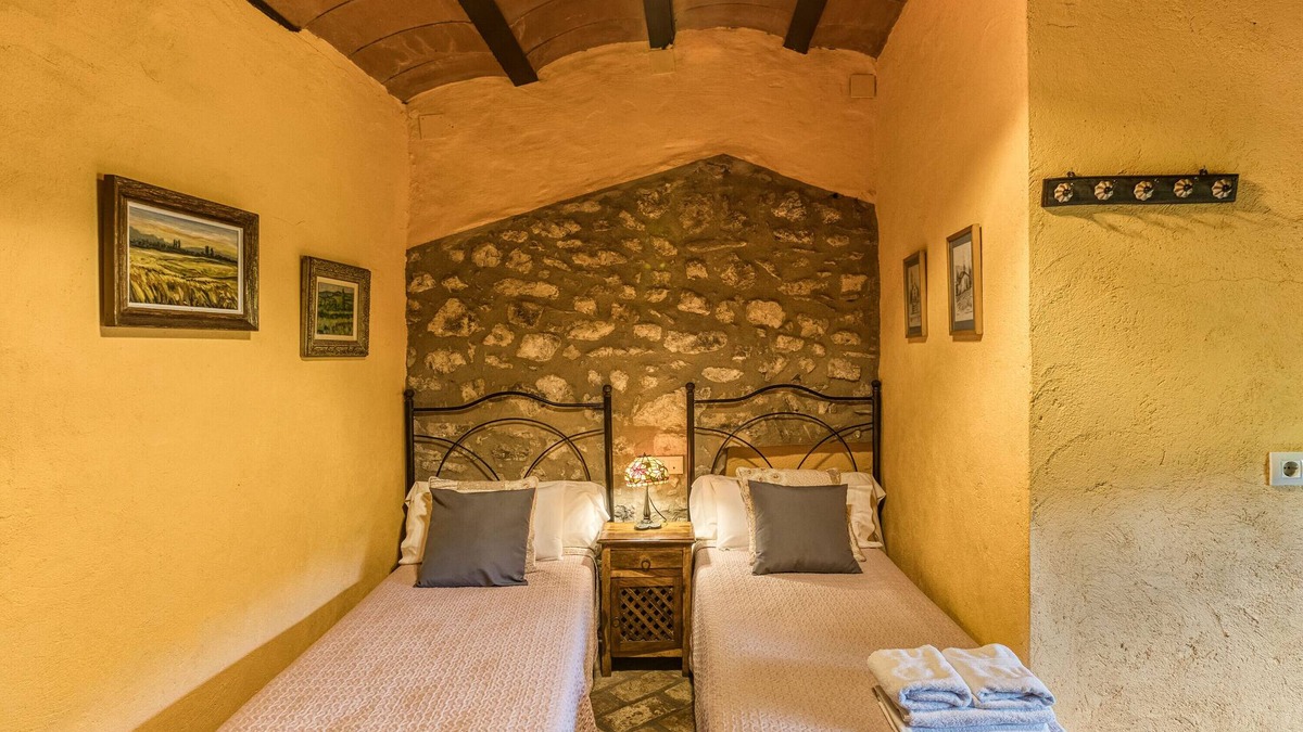 Montagut Apartment | Room 'Picapoll' with Mountain View, Shared Pool and Shared Terrace