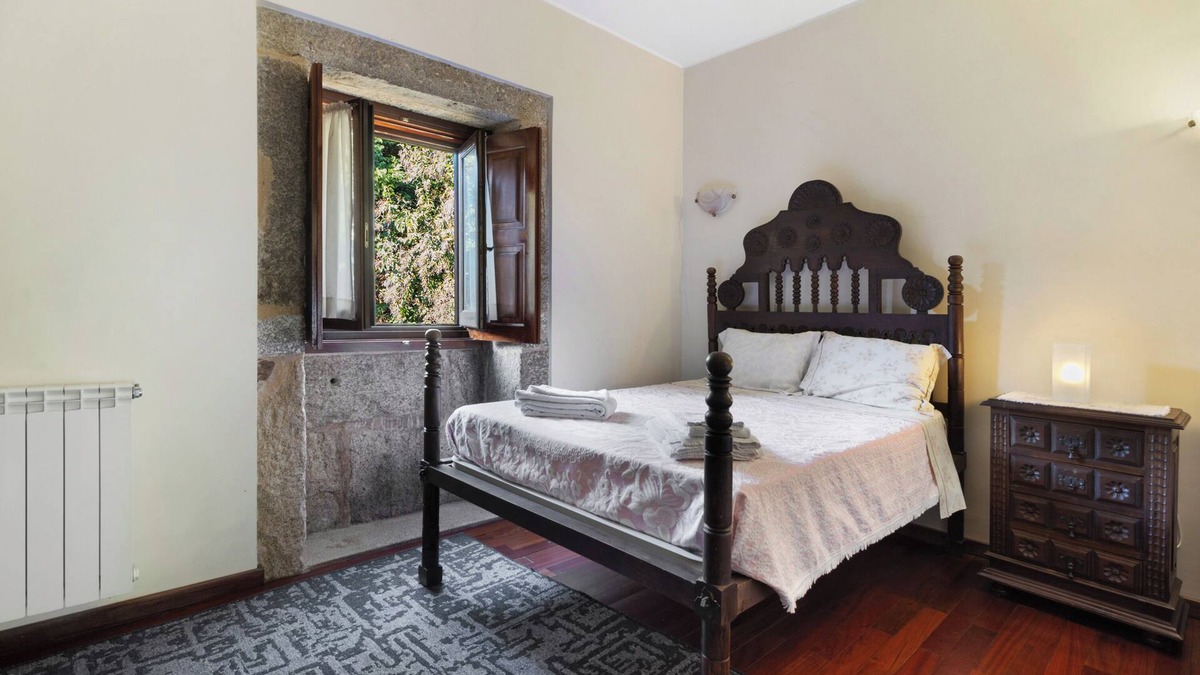 Amares Apartment | Room 'Quarto 1 - Quinta Da Ataíde' with Mountain View, Shared Pool and Wi-Fi