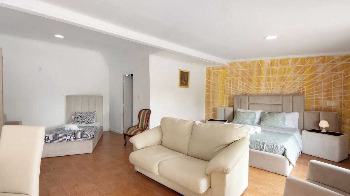 Armamar Apartment | Room 'Quarto 16 - Gojim Casa Rural' with Mountain View, Shared Pool and Wi-Fi