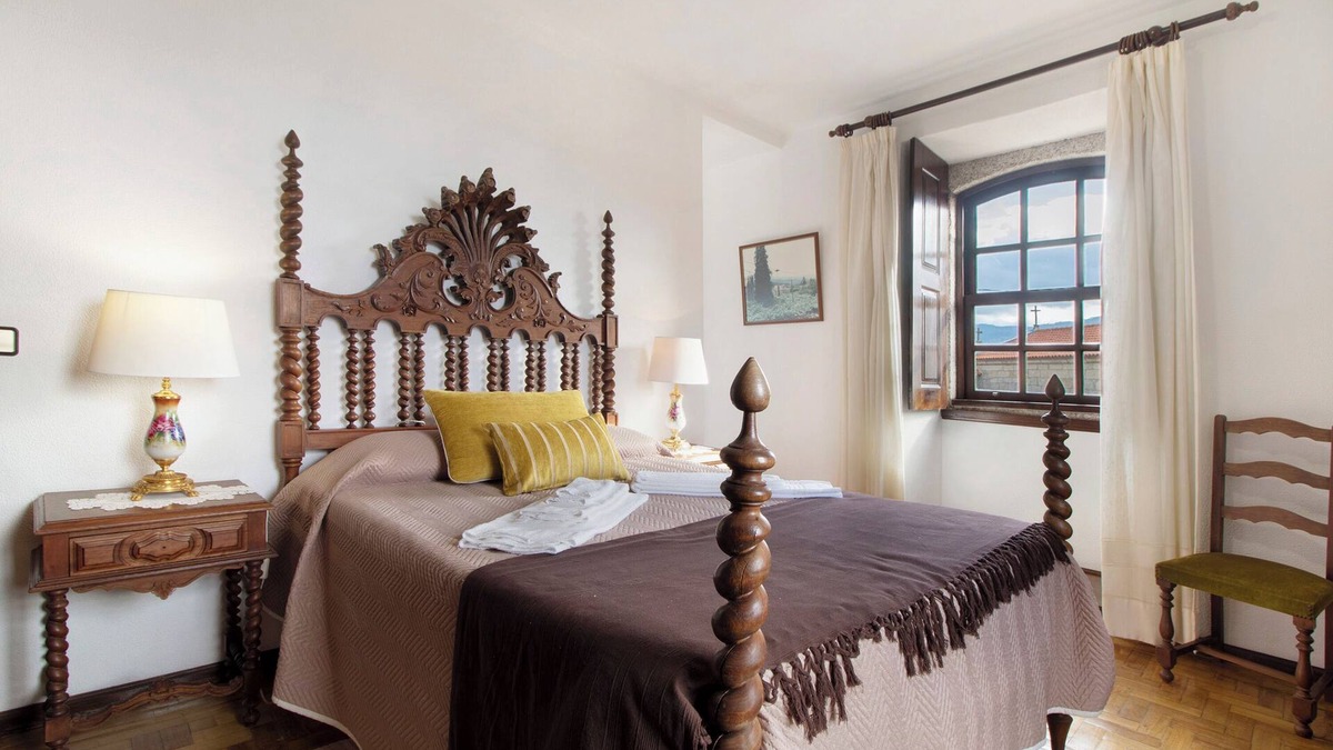 Soajo Apartment | Room 'Quarto 2 - Casa Do Adro' with Mountain View, Wi-Fi and Air Conditioning
