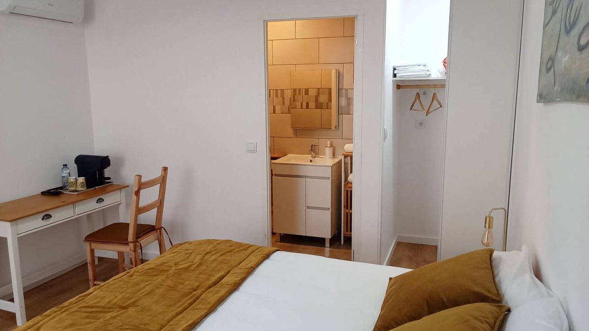 Coimbra Apartment | Room 'Quarto 4 Rc - Quinta Df' with Mountain View, Wi-Fi and Air Conditioning